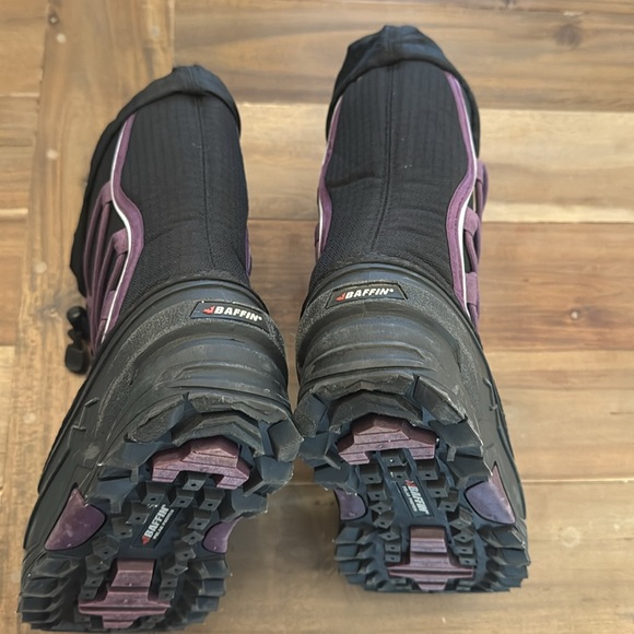 Baffin Snow Goose size 2.  Black and Purple Boots. - Picture 5 of 5
